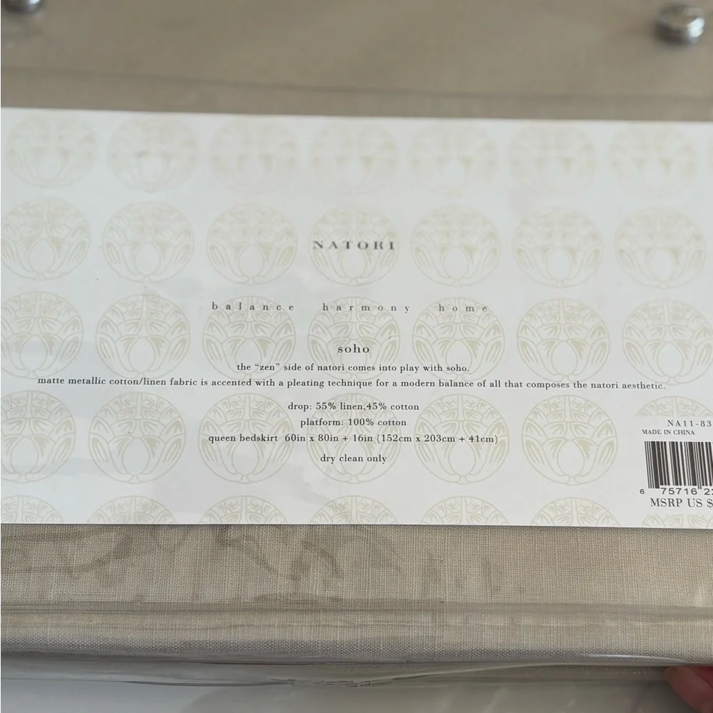 Natori Soho Queen Bed Skirt Matte Metallic cotton/ linen beige pleating - Picture 8 of 12
